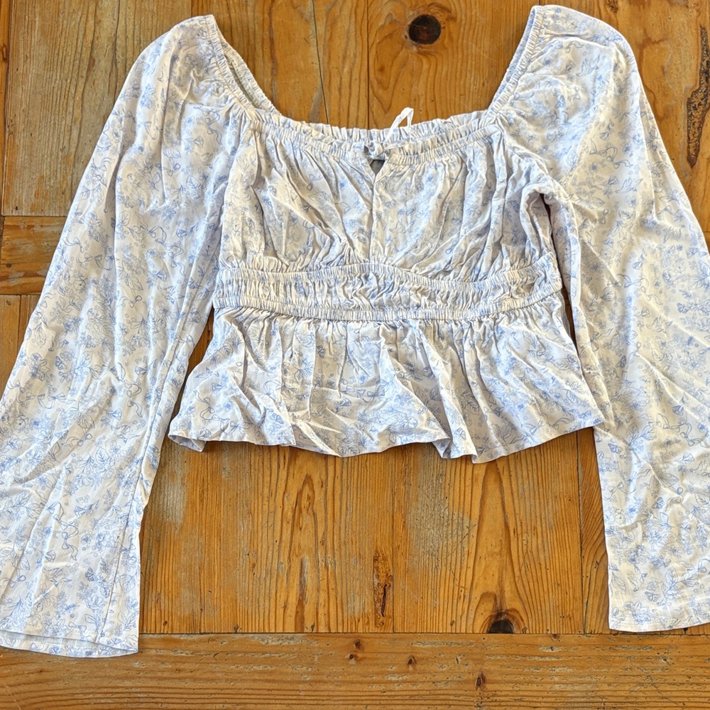 Arizona Jean Company Blue Floral Blouse